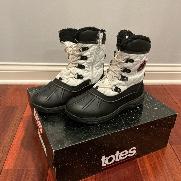 Totes Black and White Snow Boots - Picture 1 of 6